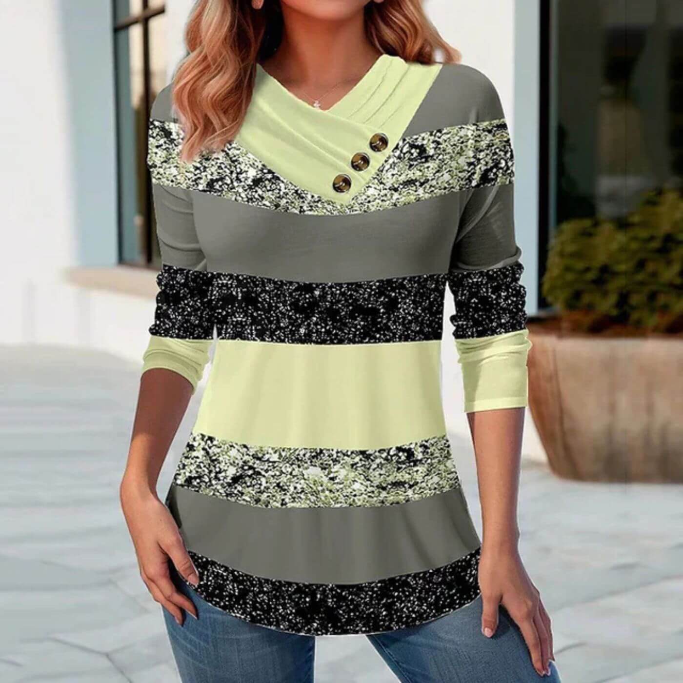 Nathalie™ - Elegant V-hals Stripet Genser