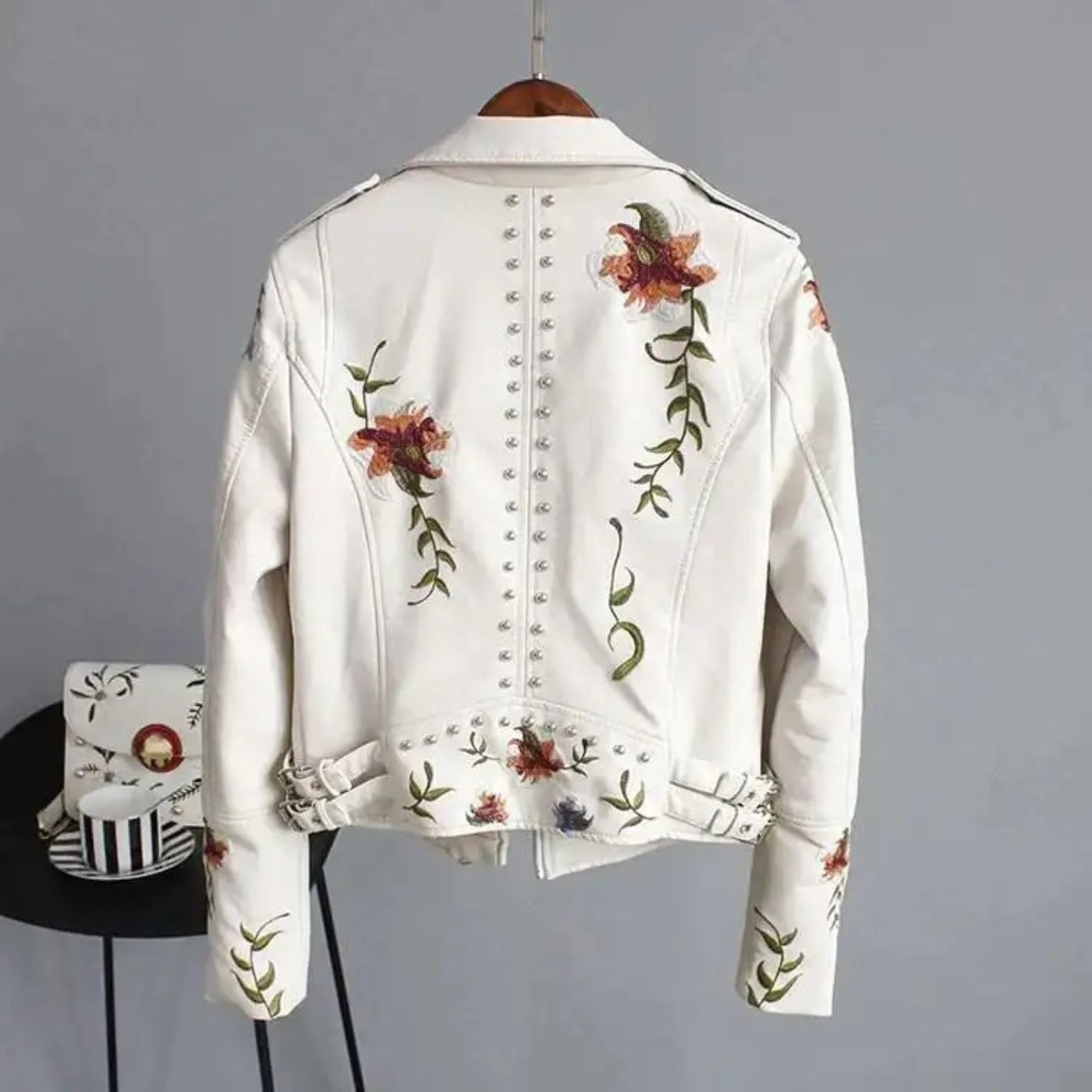Karianne™ - Blomsterbrodert Stilig Skinnjakke